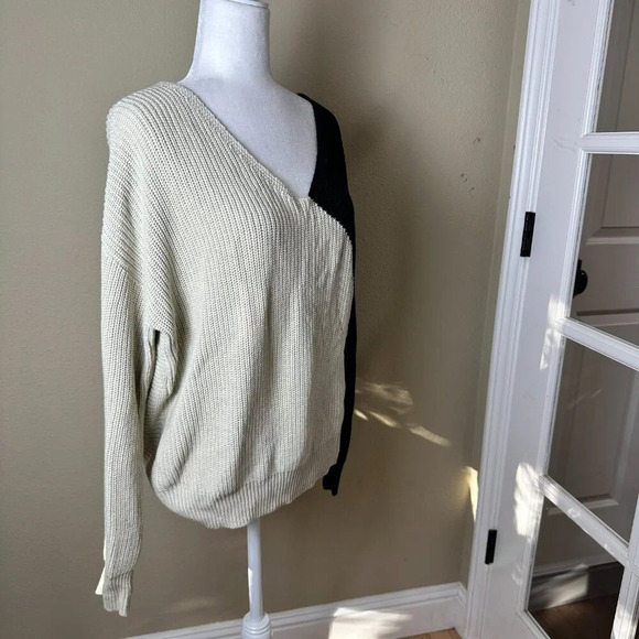 ELAN Two Tone Low Back Crossover V Neck Sweater Size Medium - Picture 6 of 9